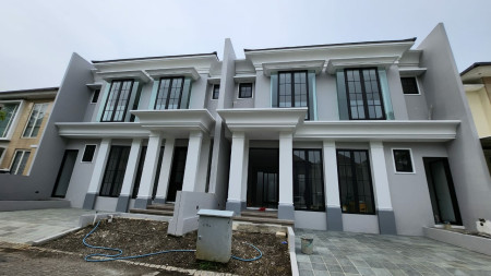 Dijual Rumah Baru Taman Puspa Raya Citraland Surabaya- New Baru 4+1K.Tidur - Siap Huni