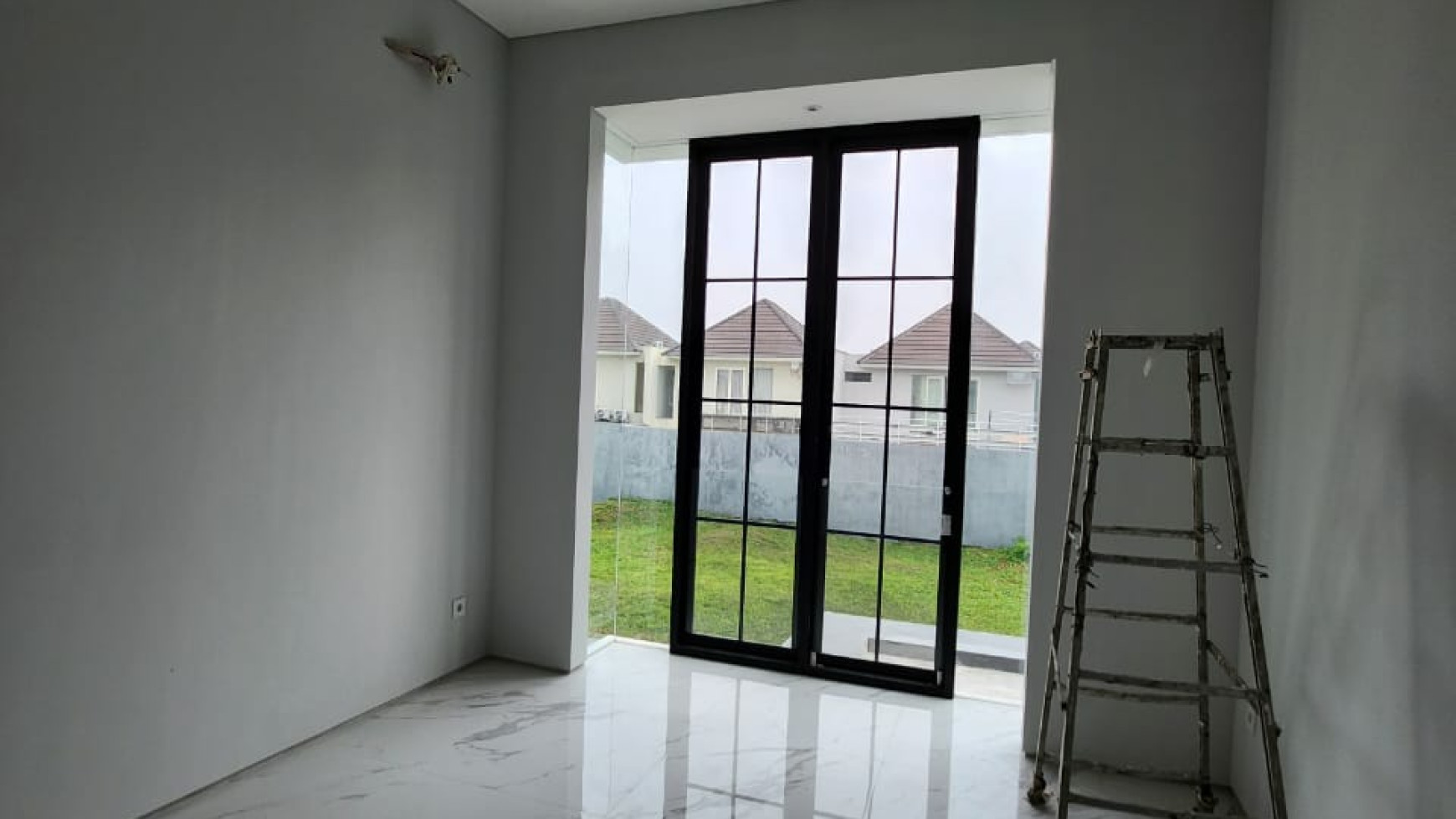 Dijual Rumah Baru Taman Puspa Raya Citraland Surabaya- New Baru 4+1K.Tidur - Siap Huni