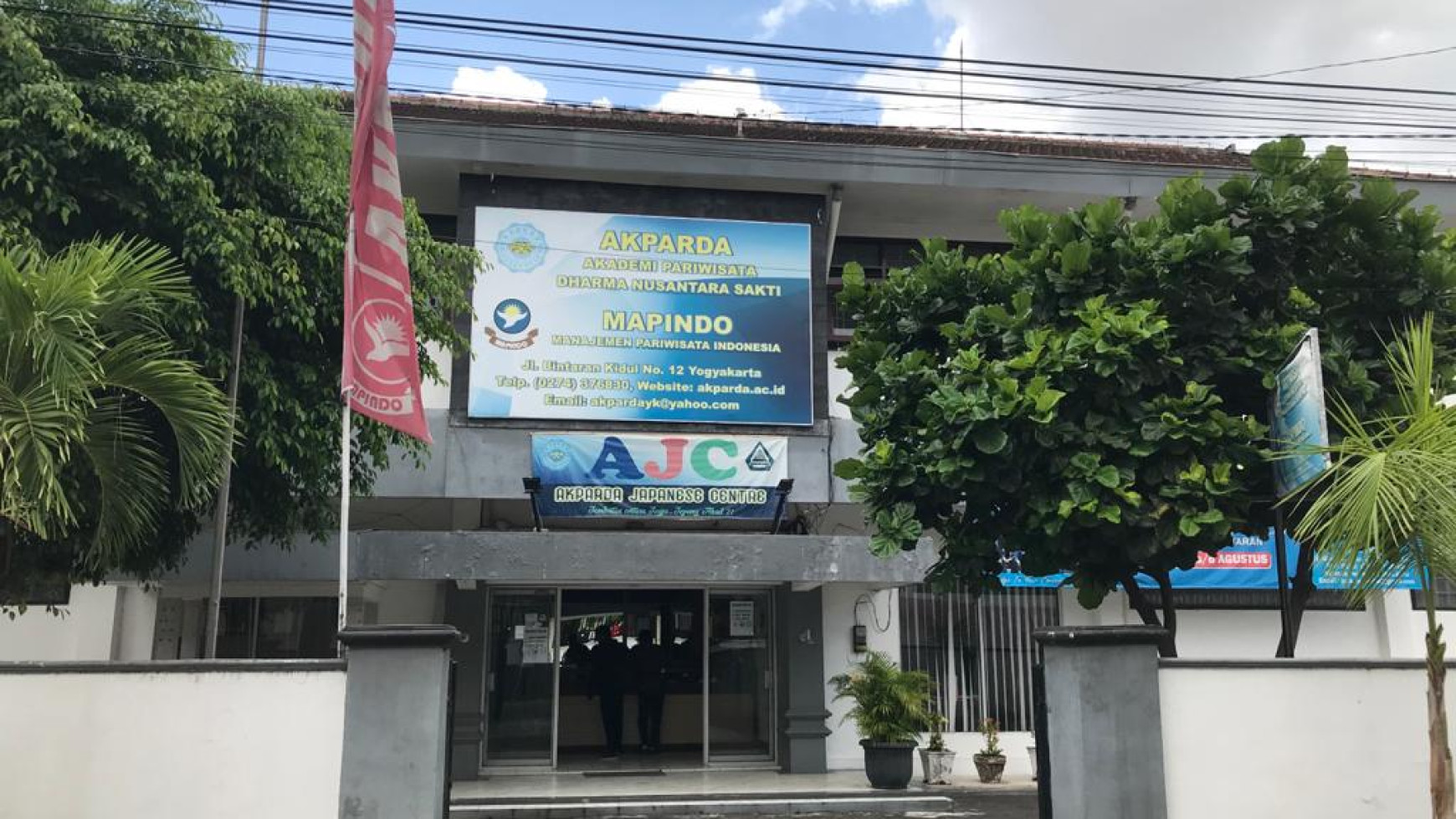 Gedung Cocok Untuk Kantor / Bimbel Di Jl Bintaran Kidul Mergangsan Yogyakarta