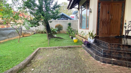 Dijual Rumah 2 Lantai di Cirendeu 