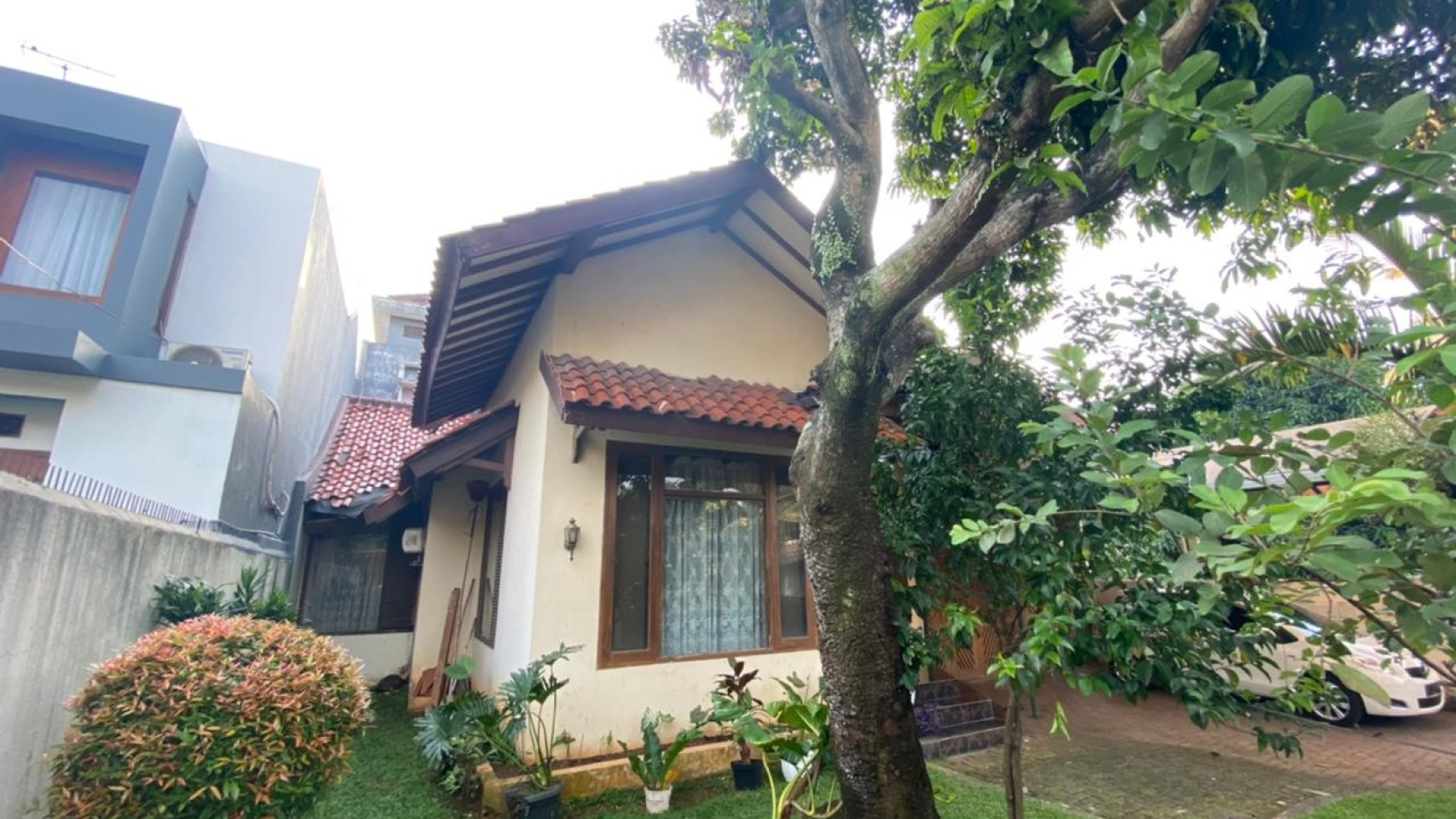 Dijual Rumah 2 Lantai di Cirendeu 