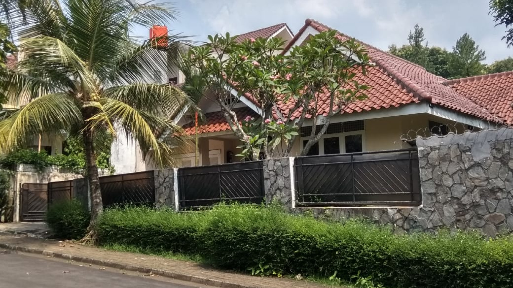 Rumah Bagus Di Ciater Raya BSD Tangerang Selatan