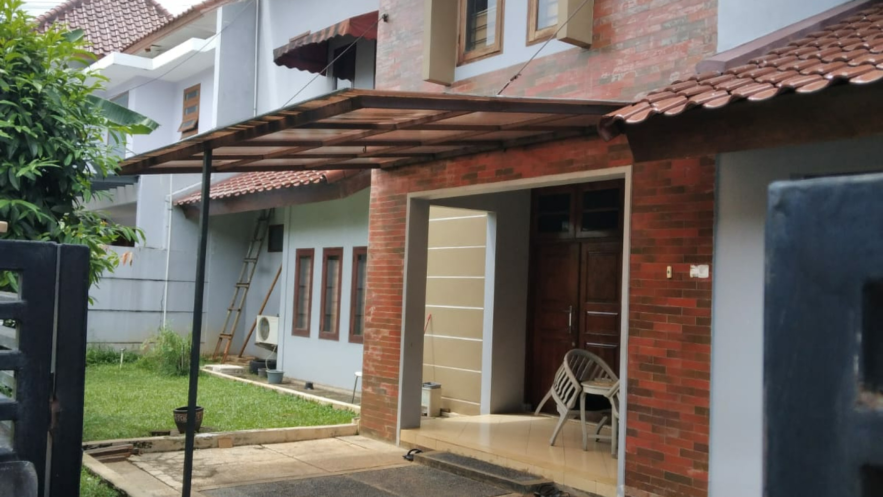 Rumah Halaman luas, 2 Lantai di Bintaro