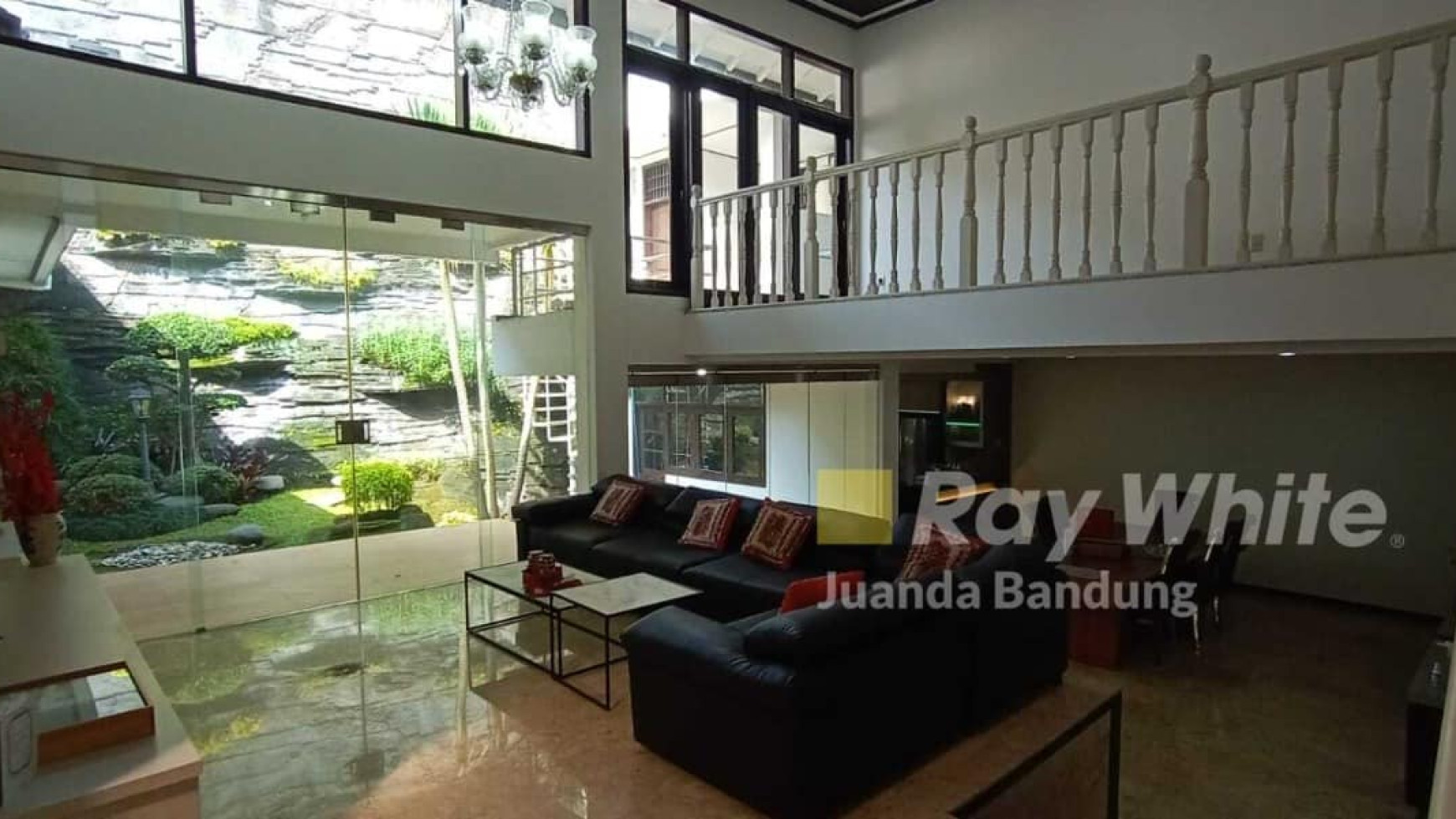 Langka Rumah 2 lantai Budisari baru renovasi, Setiabudi Bandung utara, Bagus!