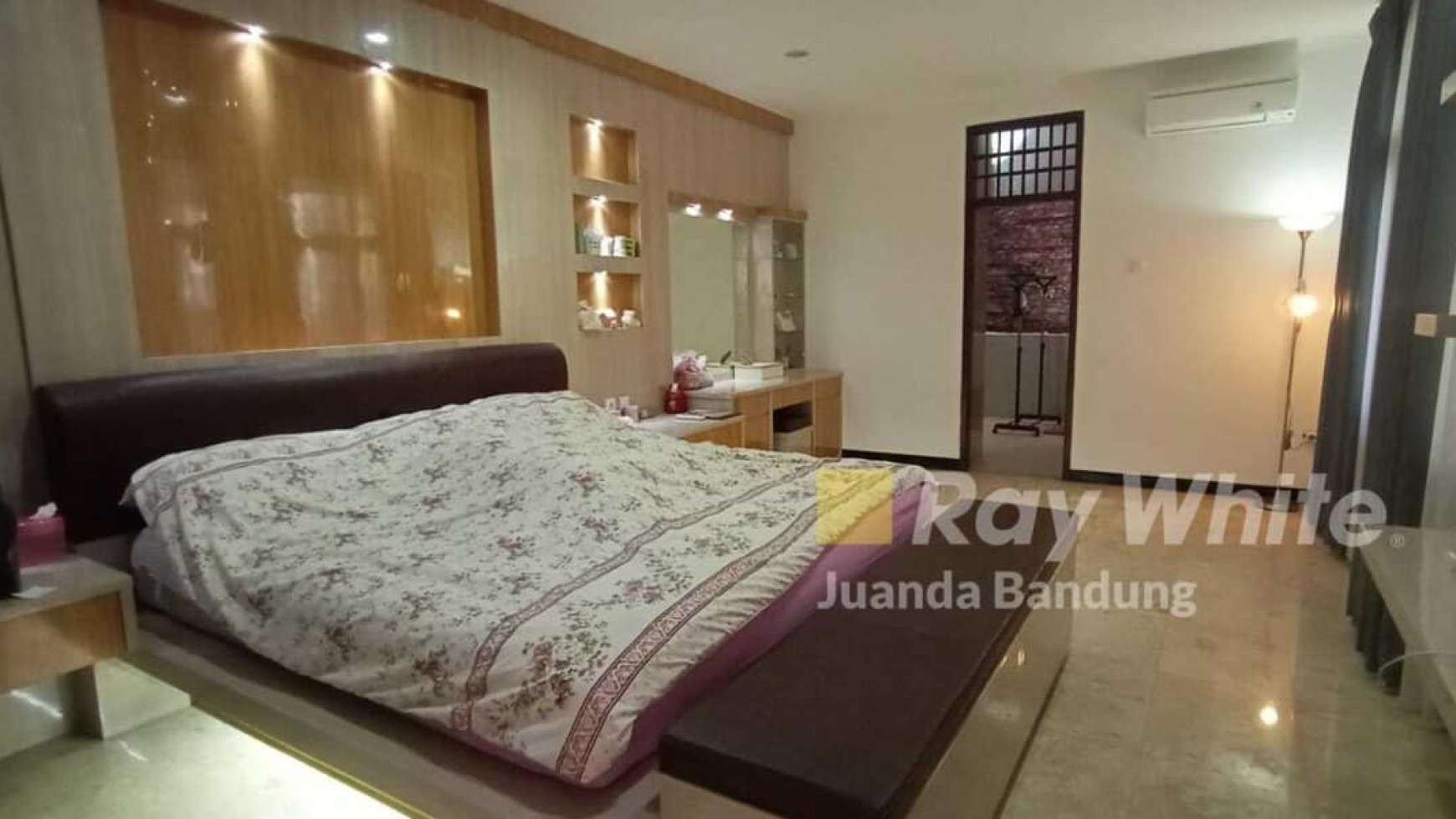 Langka Rumah 2 lantai Budisari baru renovasi, Setiabudi Bandung utara, Bagus!