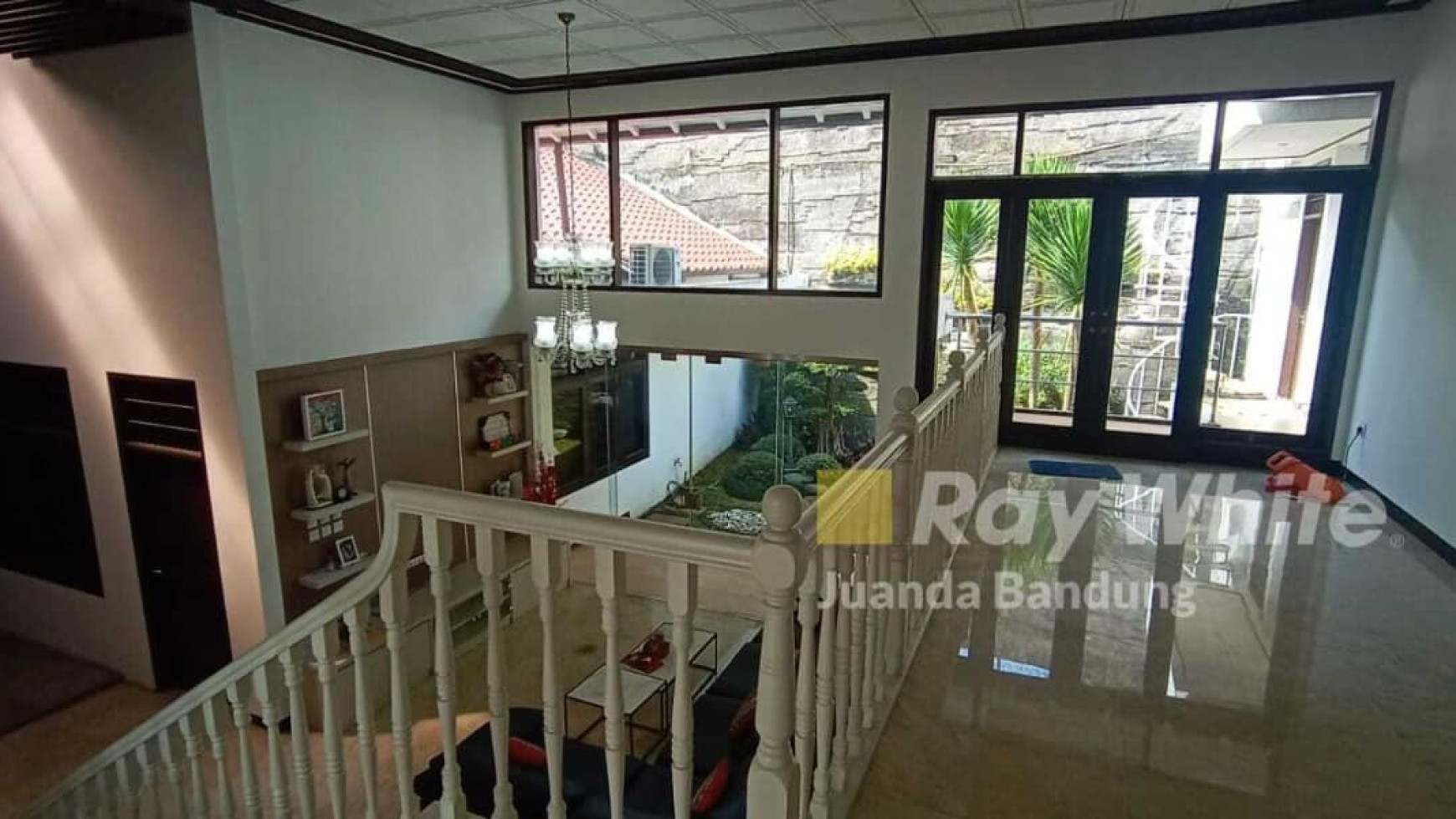 Langka Rumah 2 lantai Budisari baru renovasi, Setiabudi Bandung utara, Bagus!