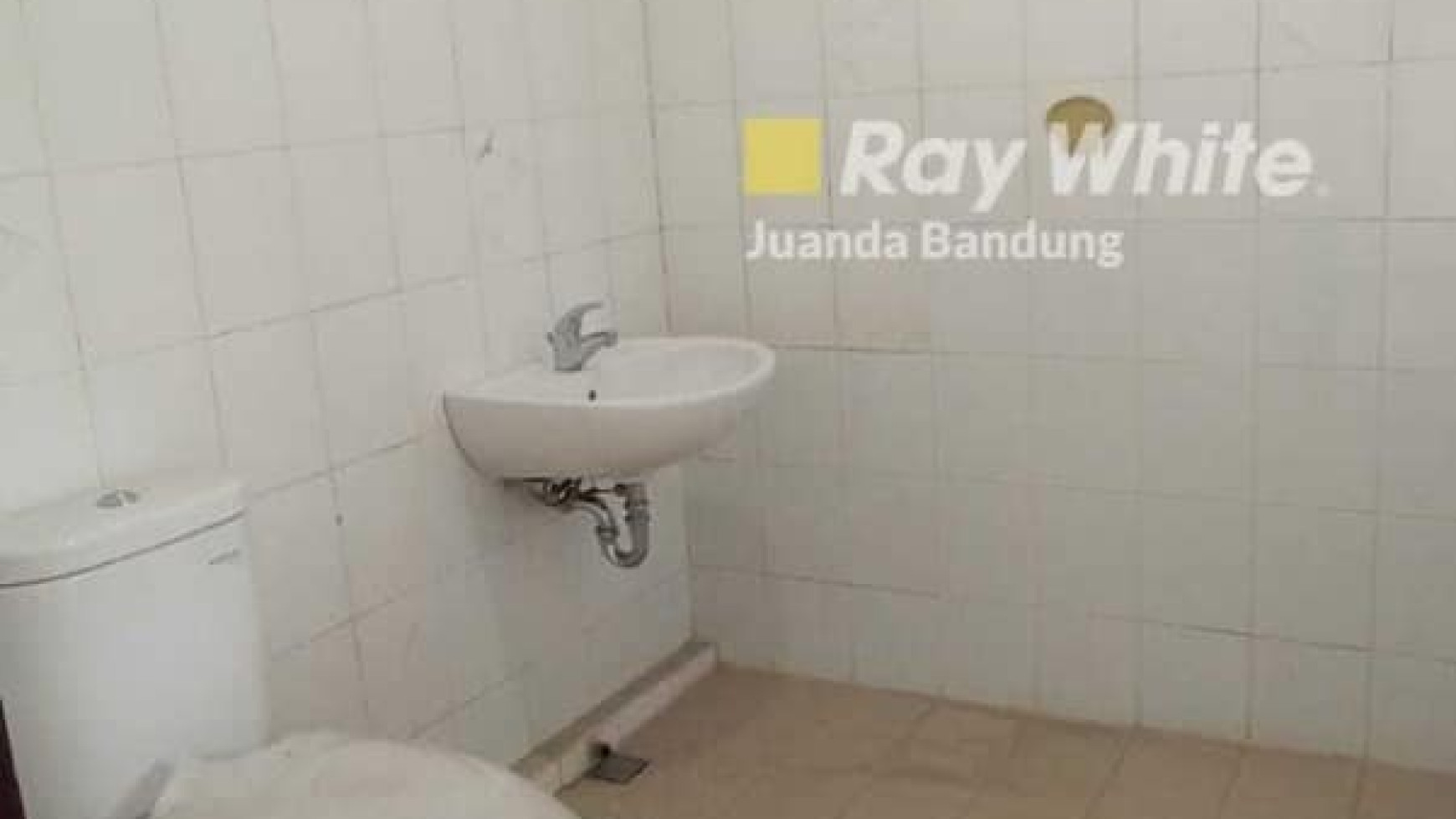 Langka Rumah 2 lantai Budisari baru renovasi, Setiabudi Bandung utara, Bagus!