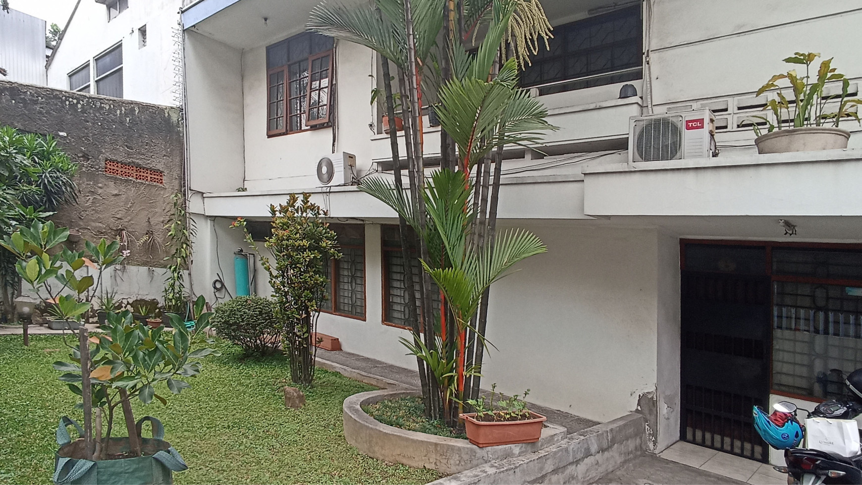 Rumah Asri Semi Furnished di jalan Kasuari, Bandung Kota