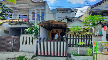 Rumah Semi Furnished di jalan Sarimadu, Bandung Kota