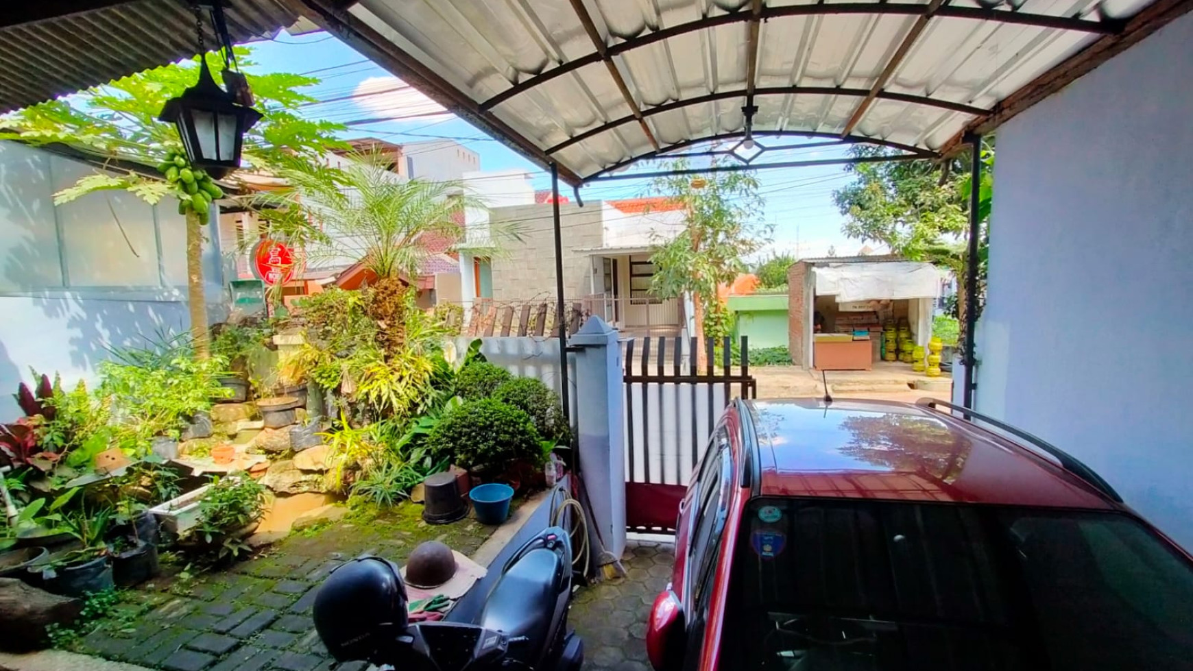 Rumah Semi Furnished di jalan Sarimadu, Bandung Kota