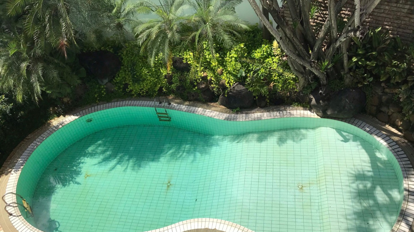 Rumah Swimming Pool Simprug Permata, Kebayoran Lama Luas 800m2