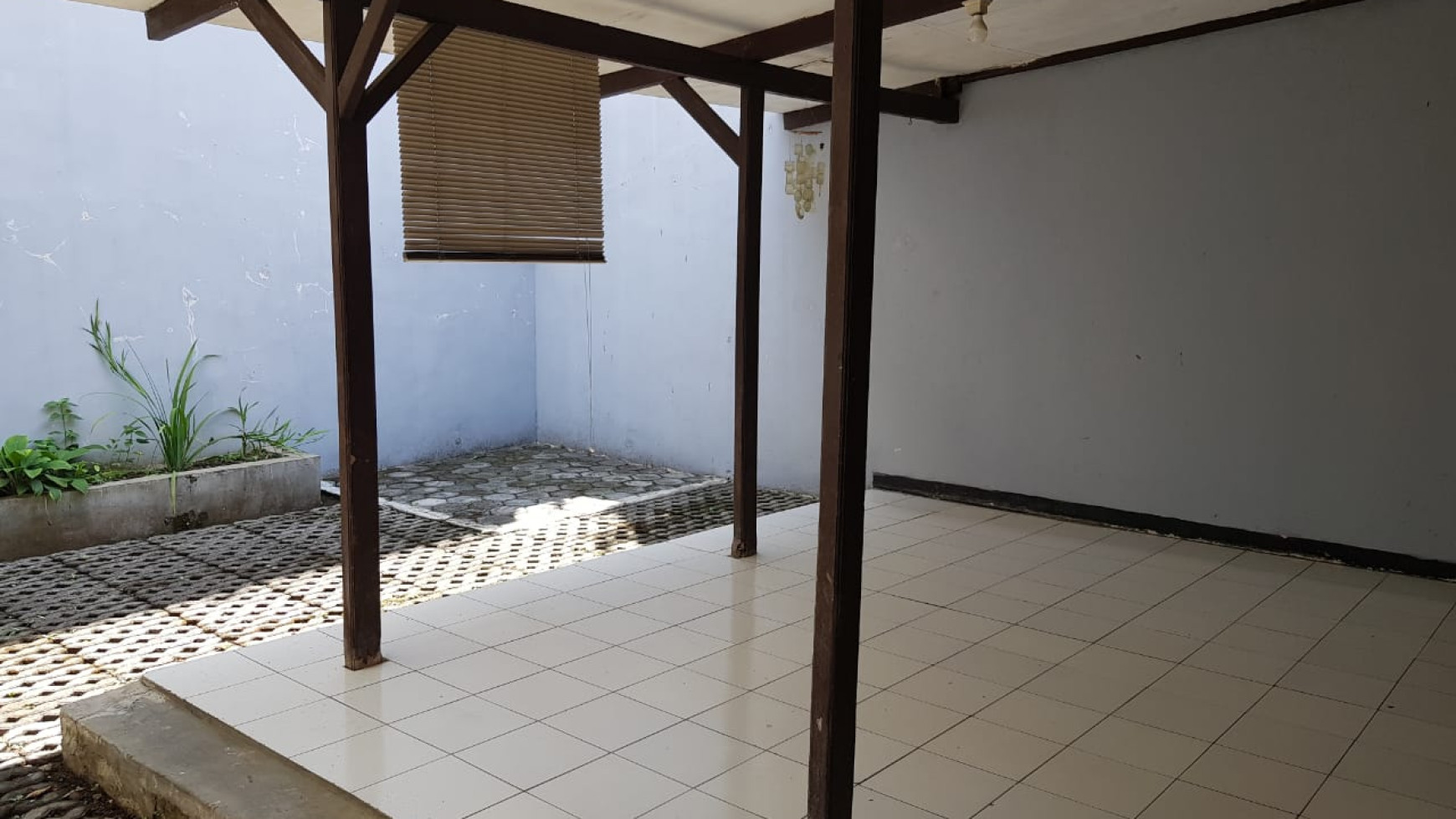 Rumah Minimalis Semi Furnished di Komplek Setra Duta, Bandung