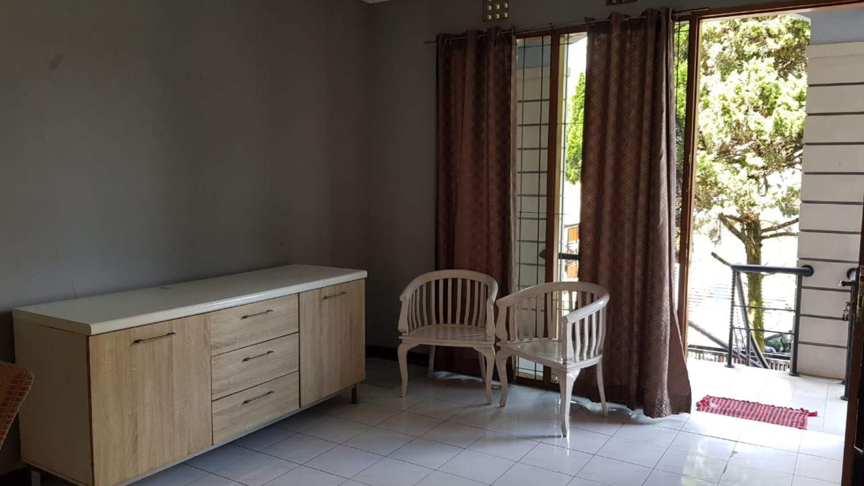 Rumah Minimalis Semi Furnished di Komplek Setra Duta, Bandung