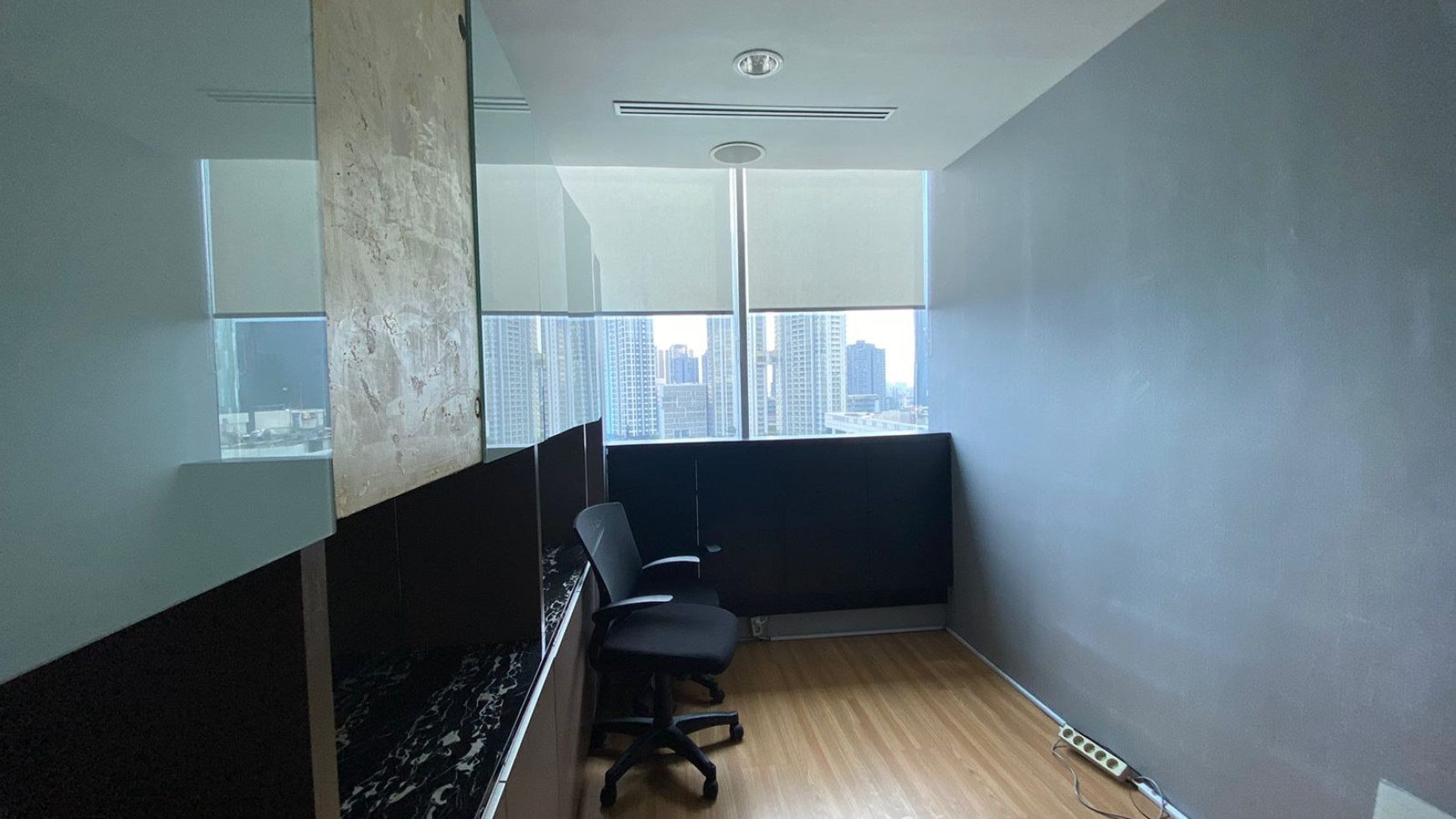 Menara Kuningan, 135m2, furnished bagus, siap huni,cocok untuk kantor pengacara, siap huni