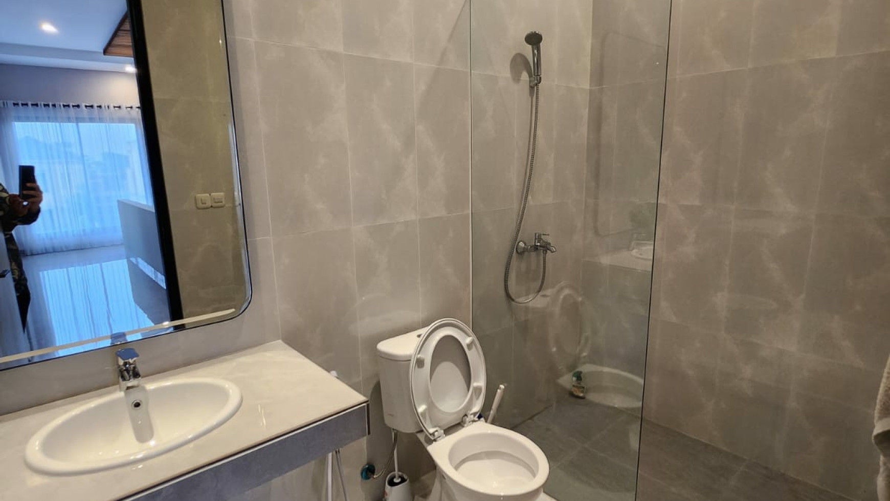 Dijual Rumah Waterfront Citraland Surabaya - New Look Premium GROHE Sanitary + Full FURNISHED