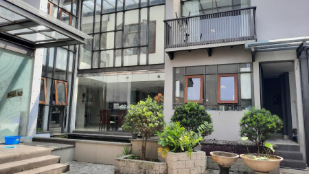 Rumah Lux Asri di Jalan Titian Kencana, Bandung Kota