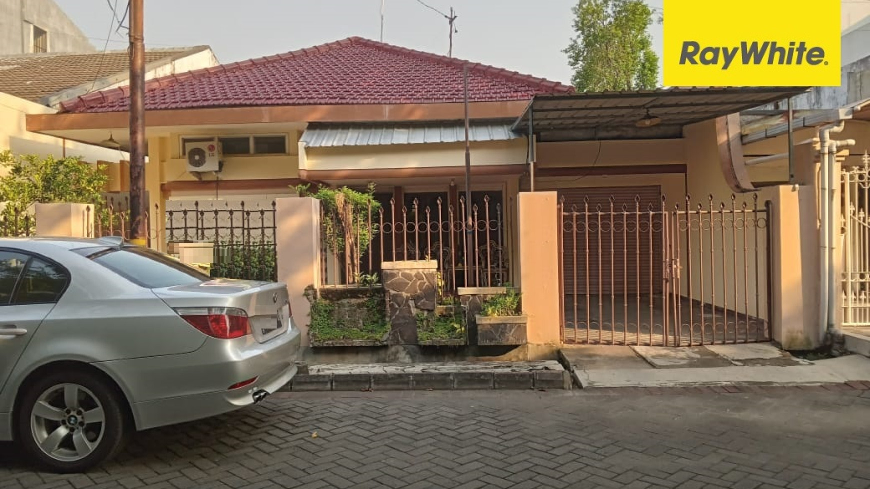 Dijual Rumah Hitung Tanah di Klampis Indah Surabaya