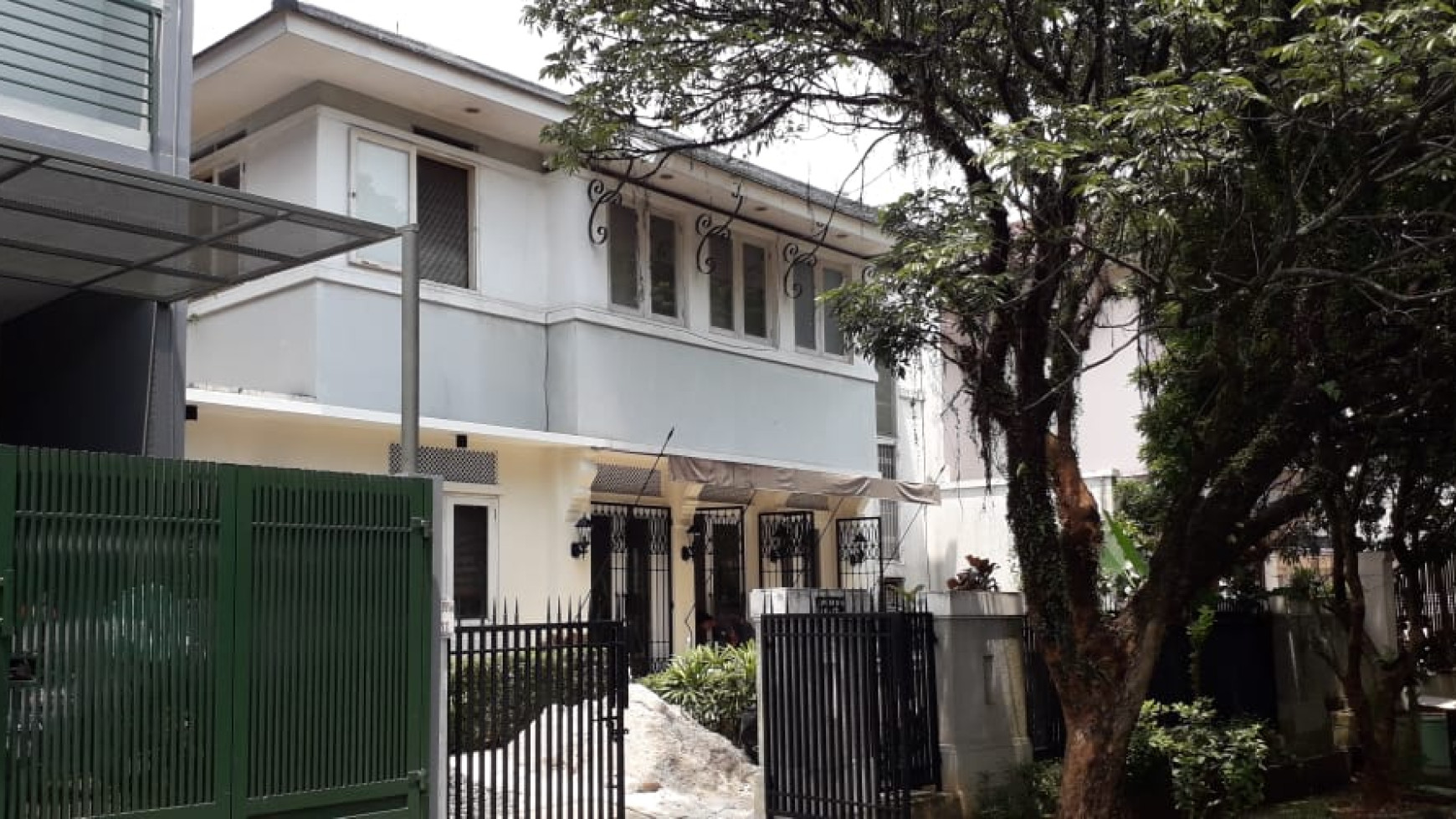 Rumah Siap Huni dengan Halaman Luas @Villa Cinere Mas