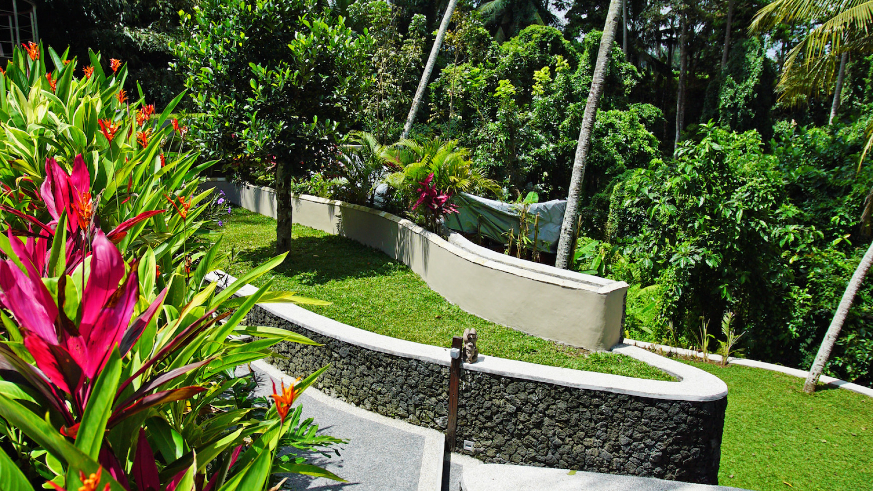 Amazing 3 Bedroom Villa on 1200 sq m of Leasehold Land with Ravine View 10 Minutes from Ubud Center