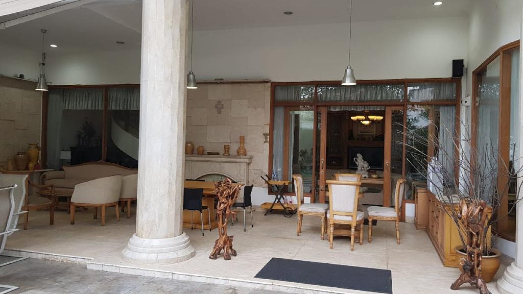 Rumah Lux Semi Furnished di jalan Sirnamanah, Bandung