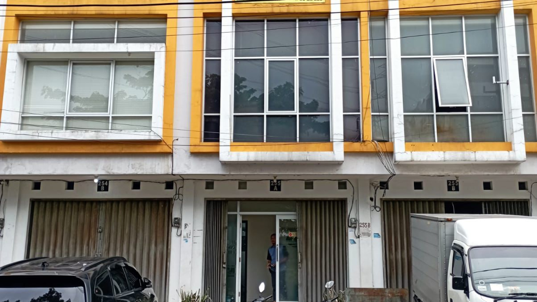 Jual murah ruko lokasi strategis di Jalan kavling dirjen perkebunan Palem Semi Karawaci Tangerang