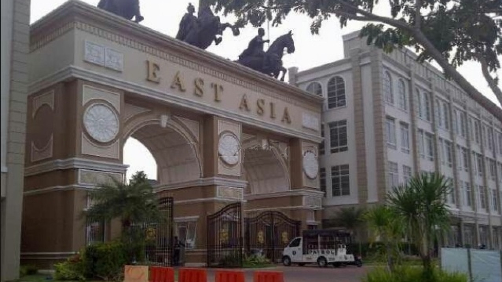 Termurah Di Green Lake City East Asia. Rumah Bagus 2 Lantai.