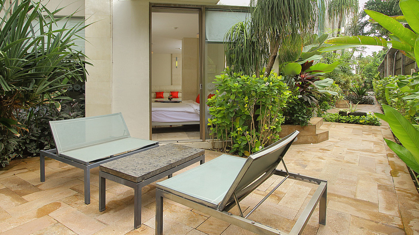 Apartment 1 Bedroom Beach front Seminyak