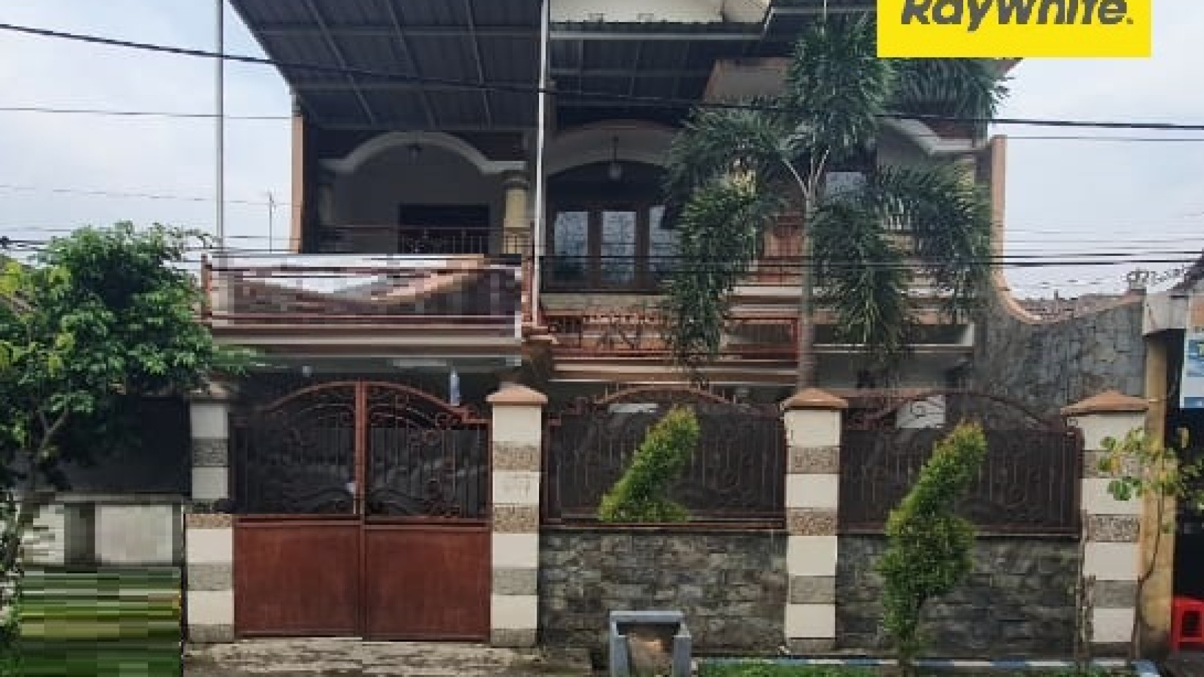 Dijual Rumah 2 lantai di Griya Kebraon Selatan Surabaya