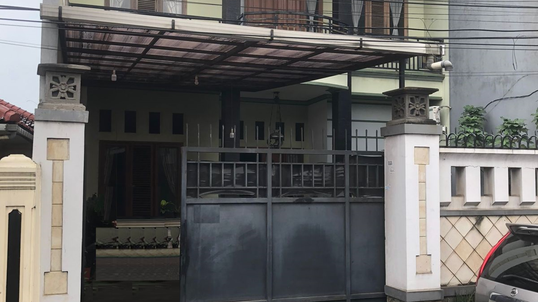 Rumah 2 lantai, halaman depan Asri siap huni di Larangan