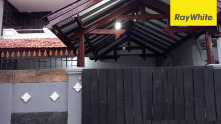 Dijual Rumah 2 lantai di Baratajaya, Surabaya