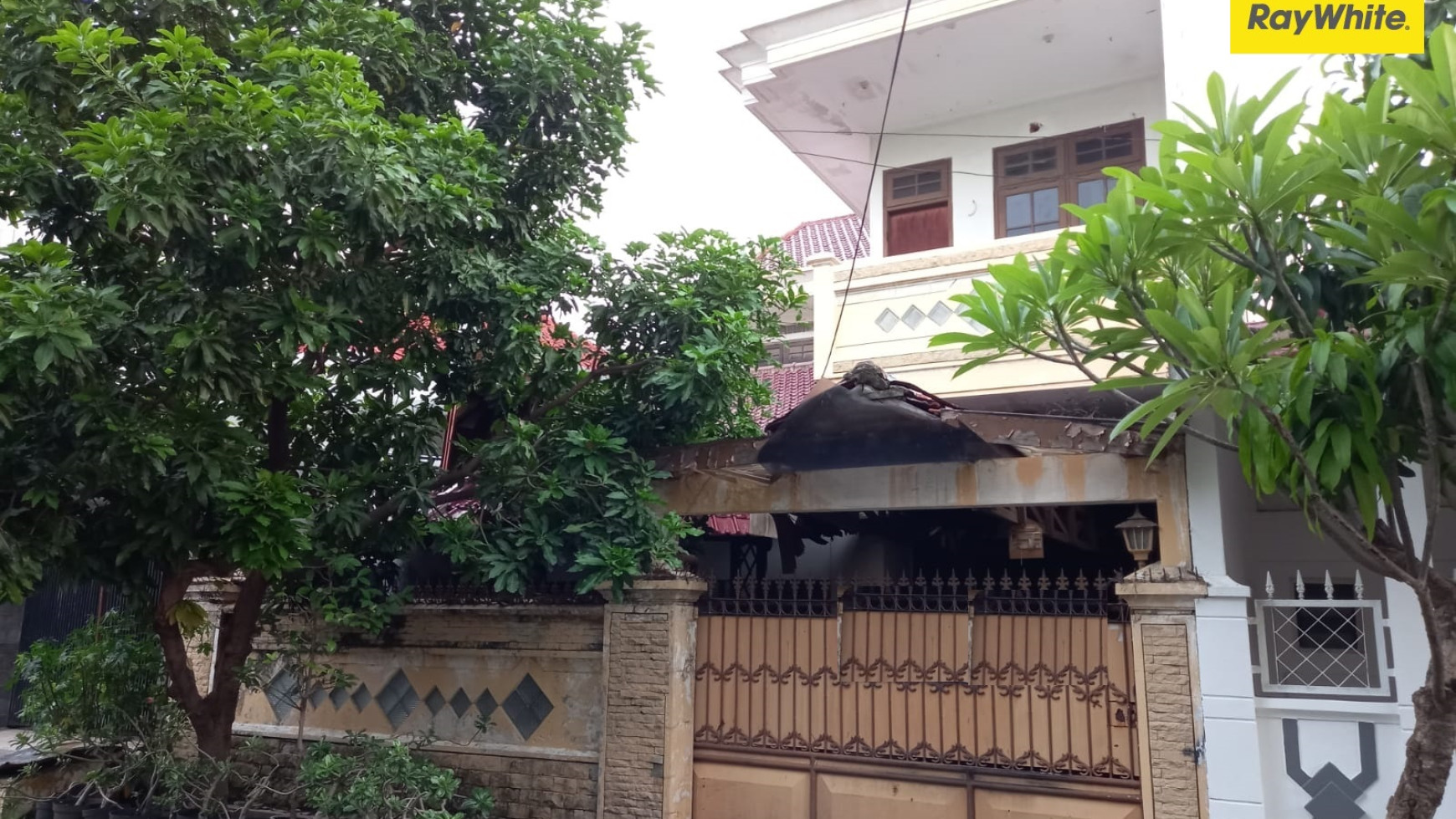 Dijual Rumah 2.5 lantai di Baratajaya, Surabaya