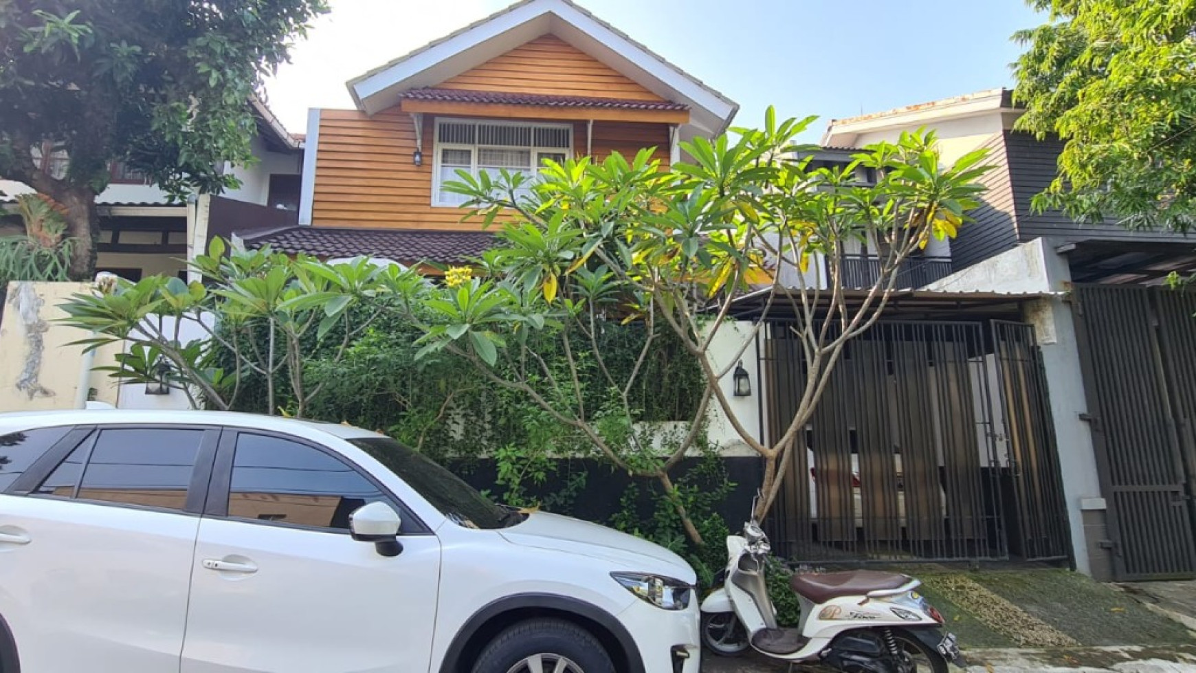 Rumah Dengan Konsep Mediterania Modern Di Cinere