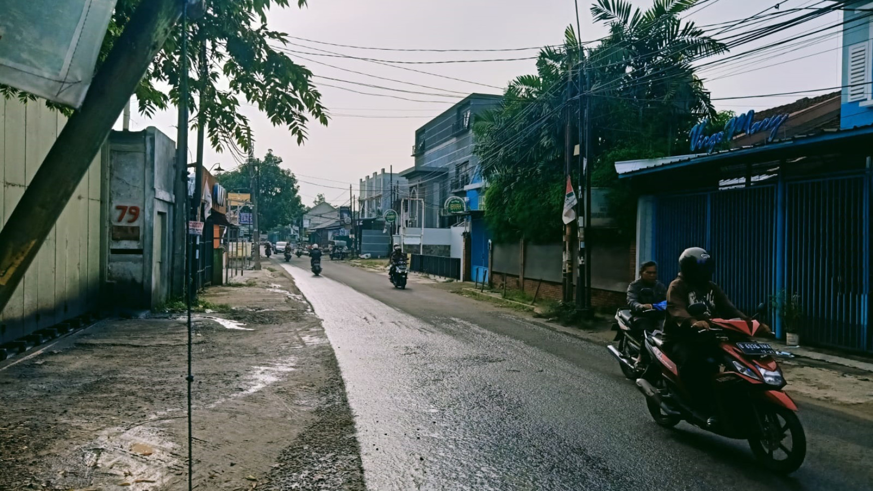 Ruang Usaha Pinggir Jalan Raya dan Strategis @Jl AMD Raya, Pondok Aren