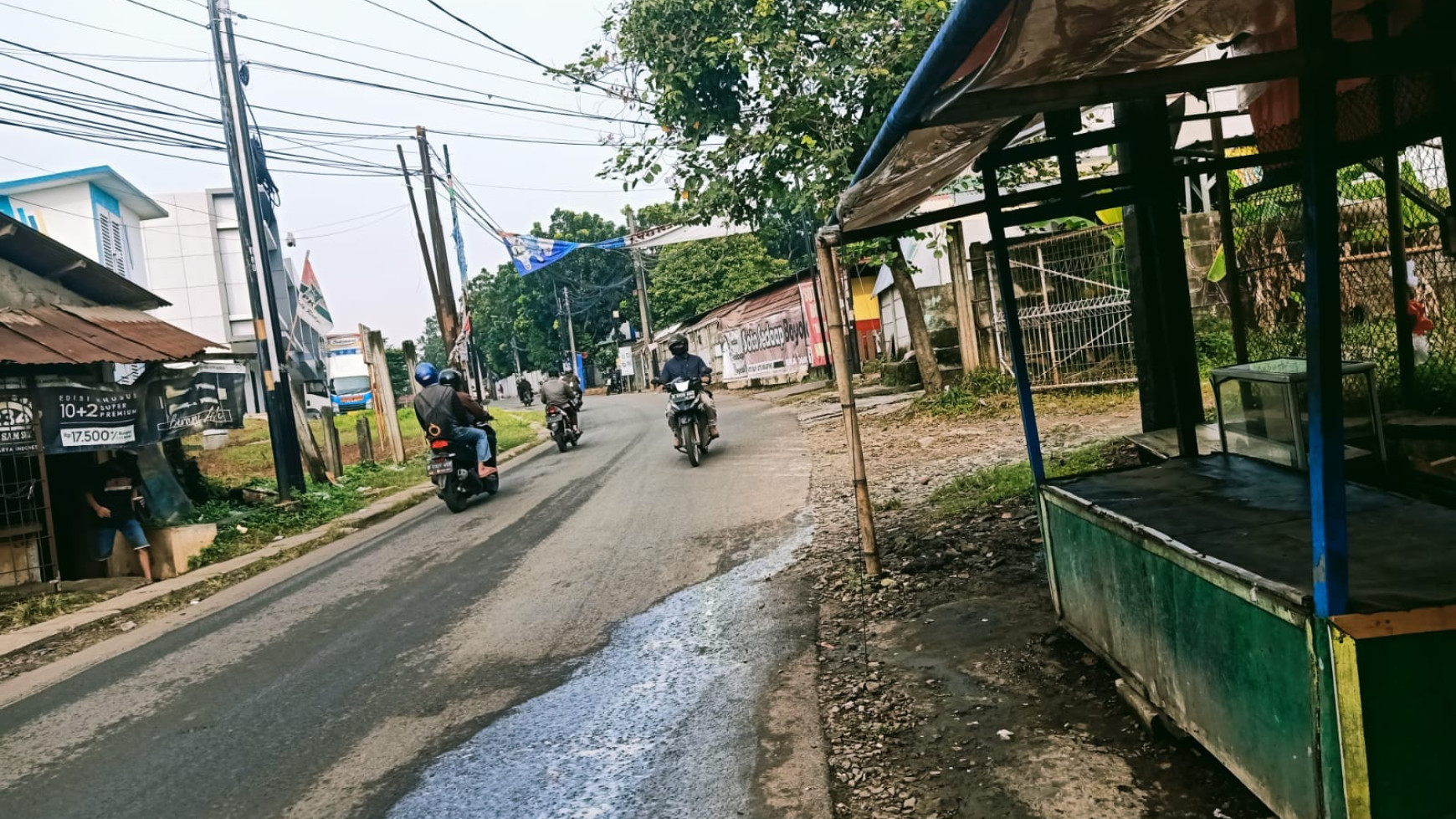 Ruang Usaha Pinggir Jalan Raya dan Strategis @Jl AMD Raya, Pondok Aren