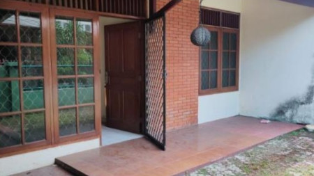 Rumah Lokasi Strategis & dalam Komplek dekat Bintaro Jaya di Komplek Karya Indah Village