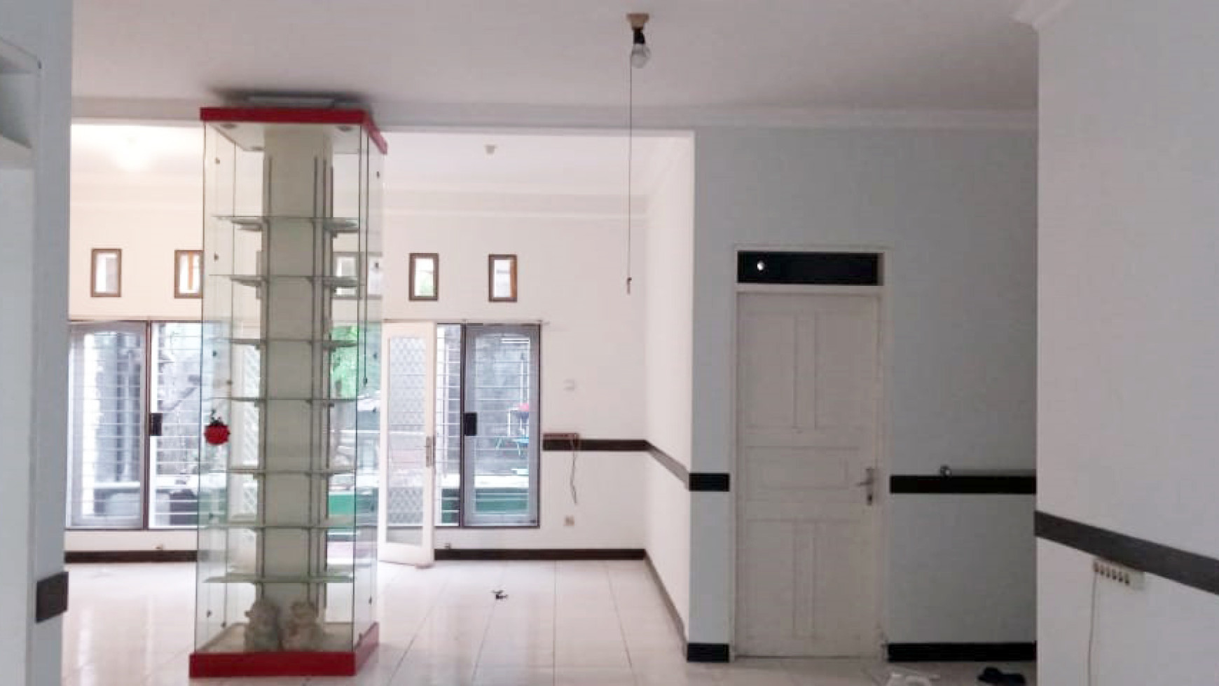 Rumah di Kutisari Indah Utara, Bagus + Terawat, Row Jalan Lebar, Siap Huni