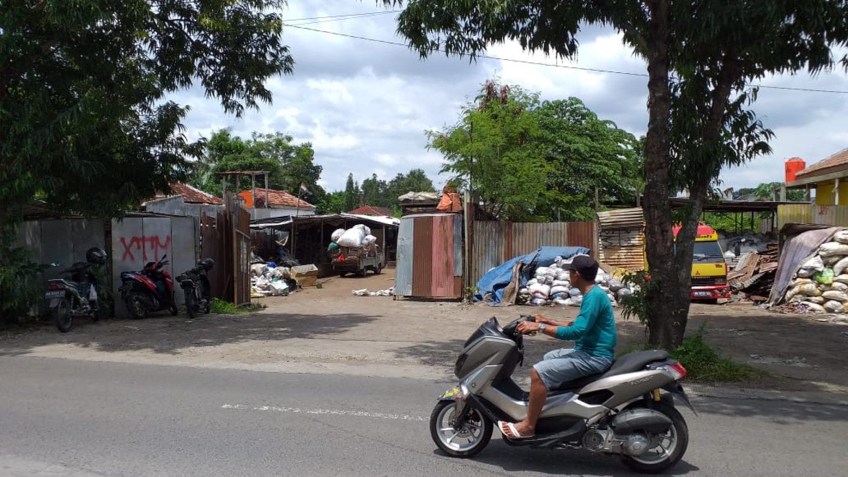 Tanah 1.548 Meter Persegi Cocok Untuk Gudang / Toko Di Jl Ahmad Wahid Banguntapan Bantul