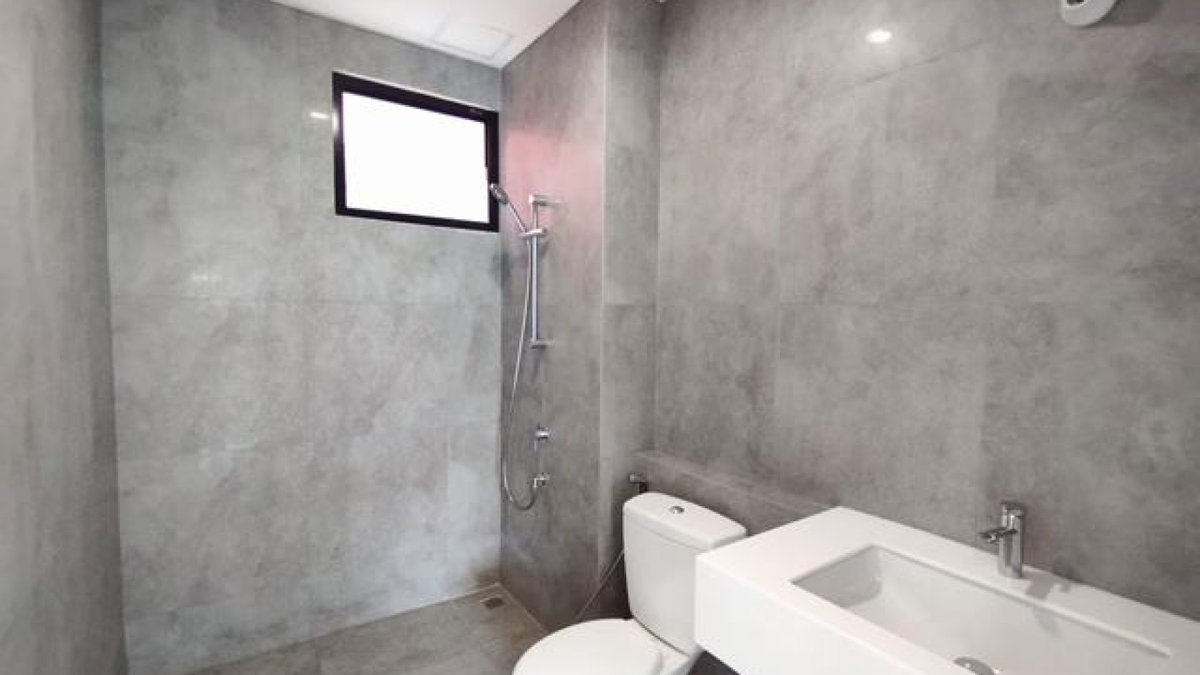 dijual town house apartemen lloyd tower D, type 2BR, siap huni, harga nego