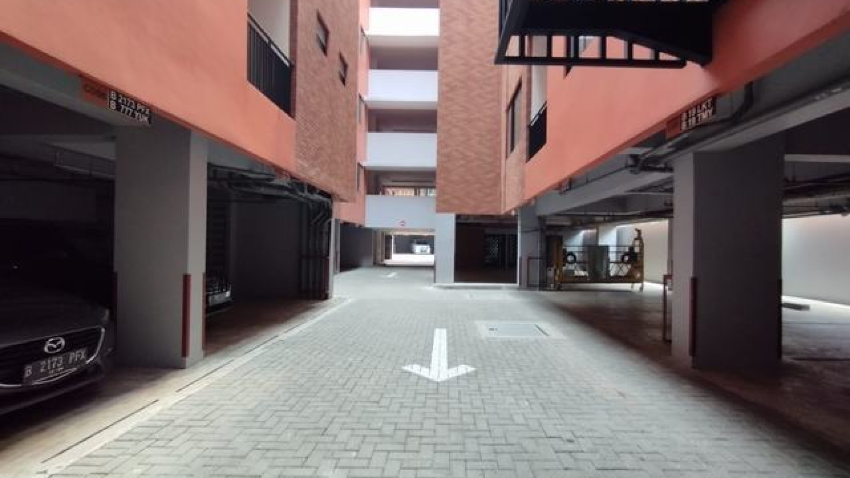 dijual town house apartemen lloyd tower D, type 2BR, siap huni, harga nego