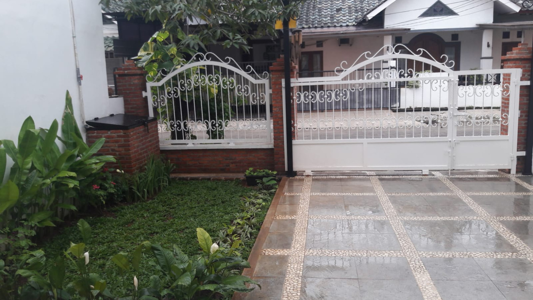 Rumah bagus, nyaman, rapih siap huni di Bintaro