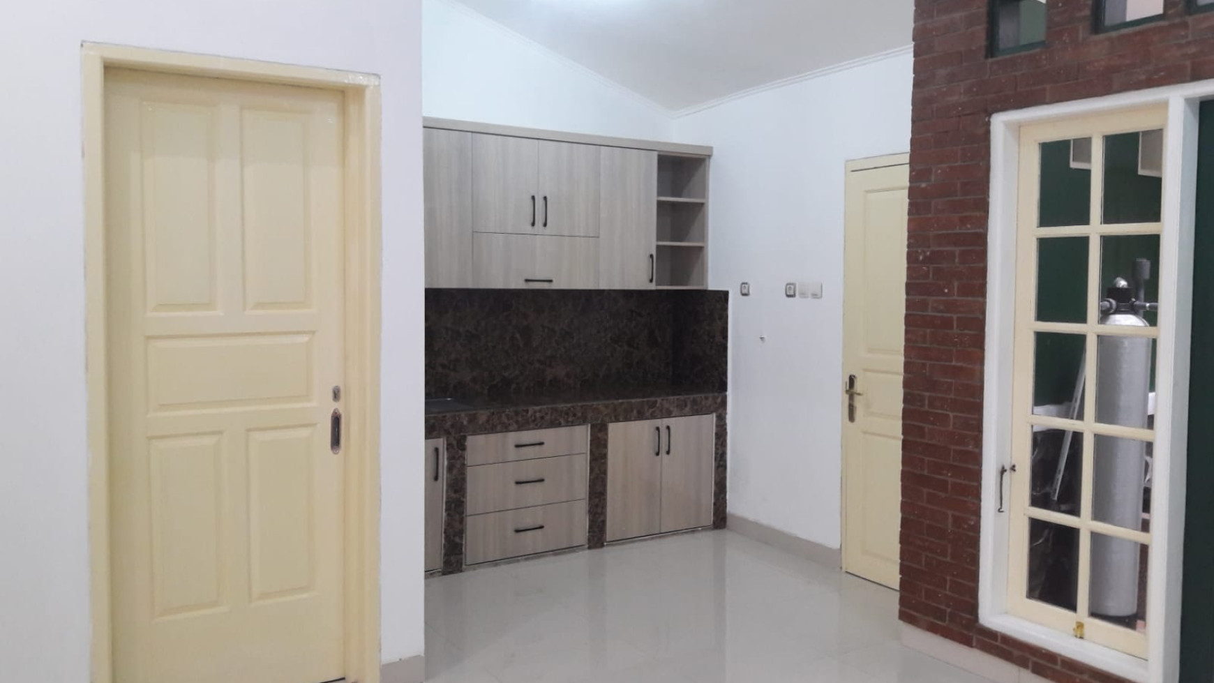 Rumah bagus, nyaman, rapih siap huni di Bintaro