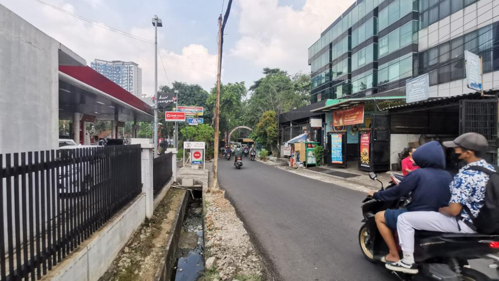 Ruko Siap Pakai 3,5 Lantai di Kemanggisan, Jakarta Barat 