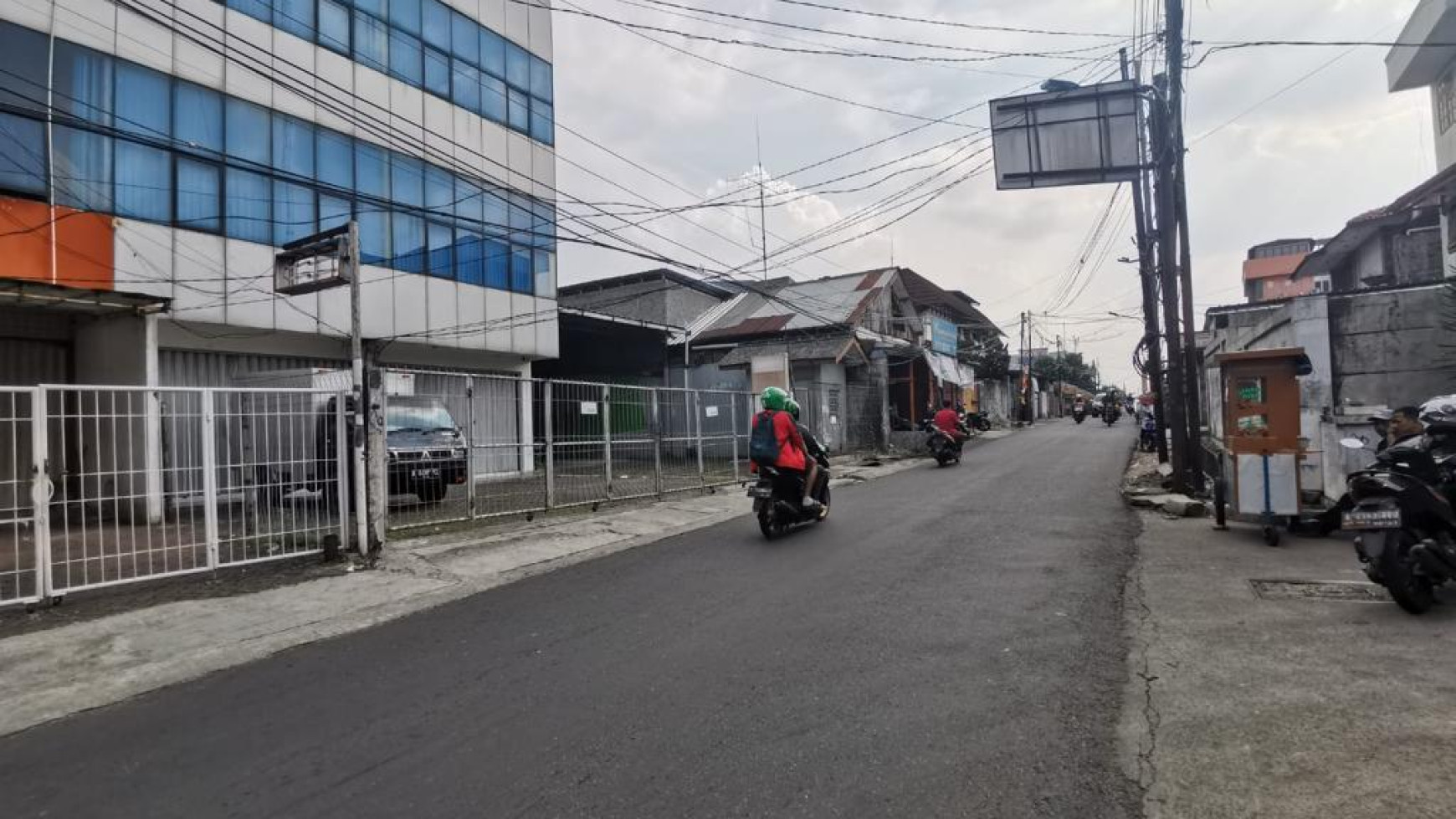 Ruko Siap Pakai 3,5 Lantai di Kemanggisan, Jakarta Barat 