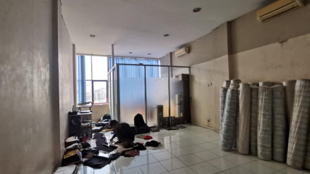 Ruko Siap Pakai 3,5 Lantai di Kemanggisan, Jakarta Barat 