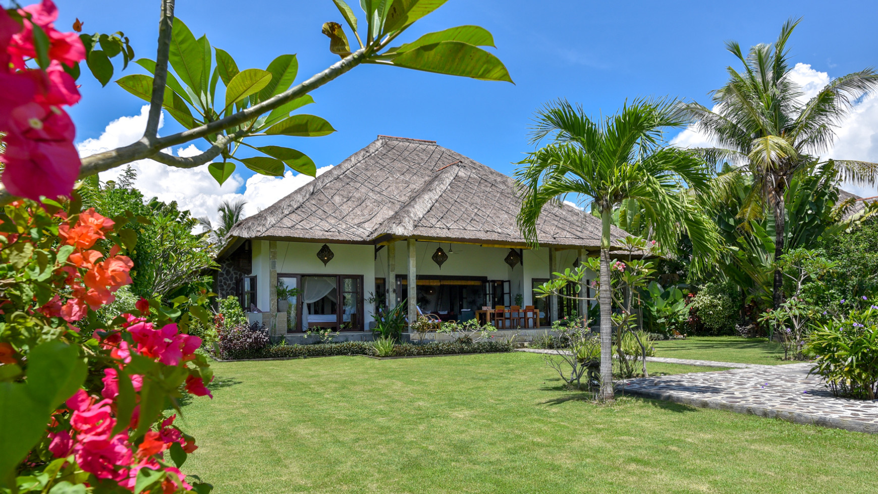 Absolute Beachfront Villa in Umeanyar. Motivated Seller!