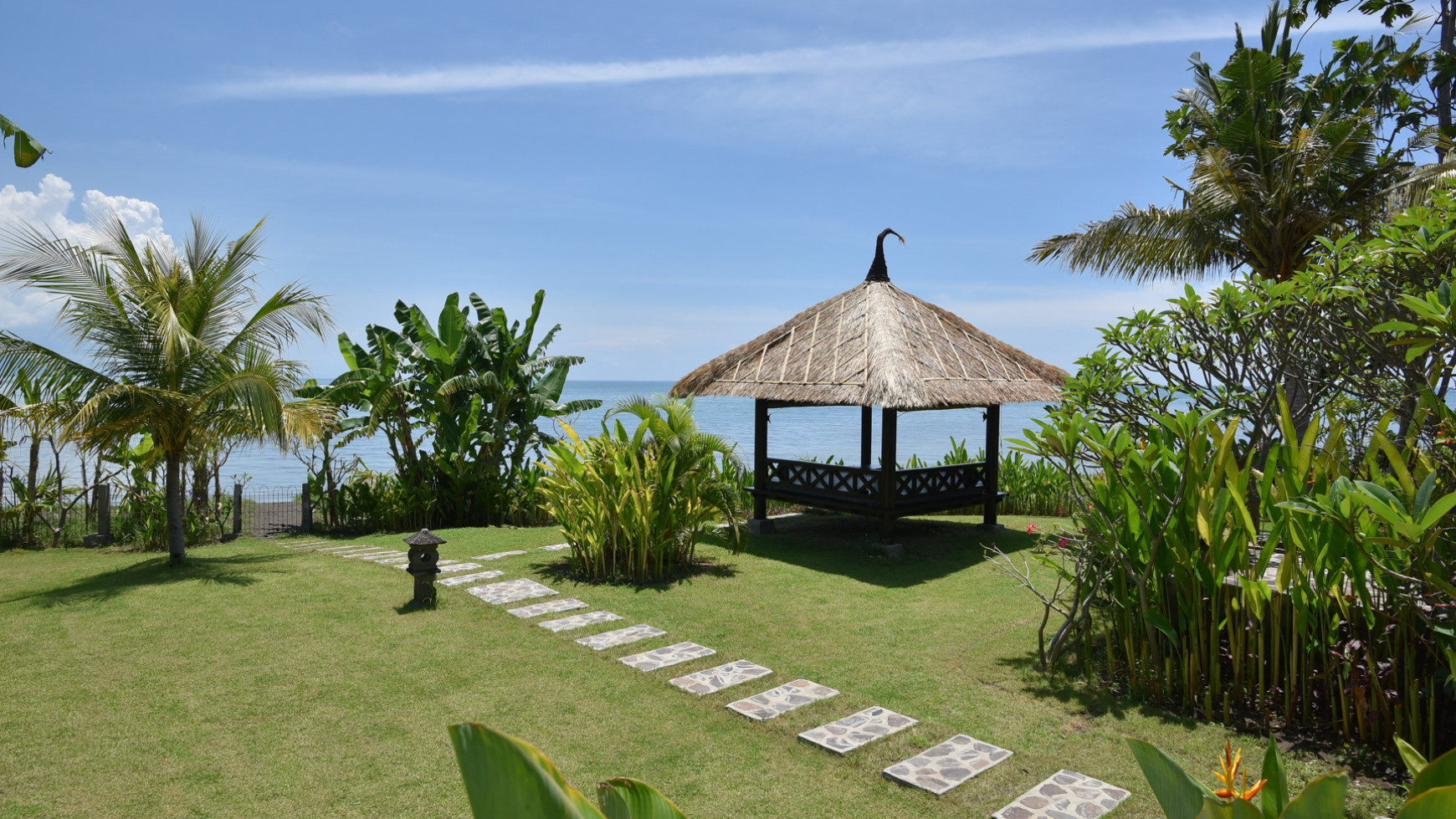 Absolute Beachfront Villa in Umeanyar. Motivated Seller!