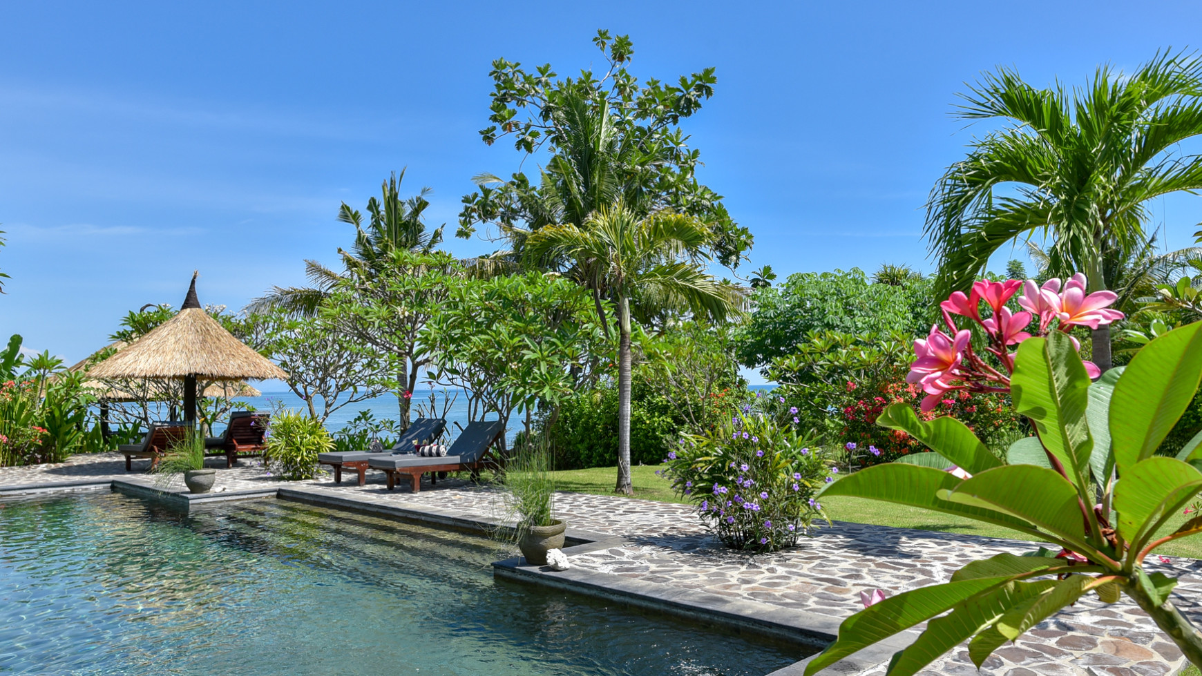 Absolute Beachfront Villa in Umeanyar. Motivated Seller!