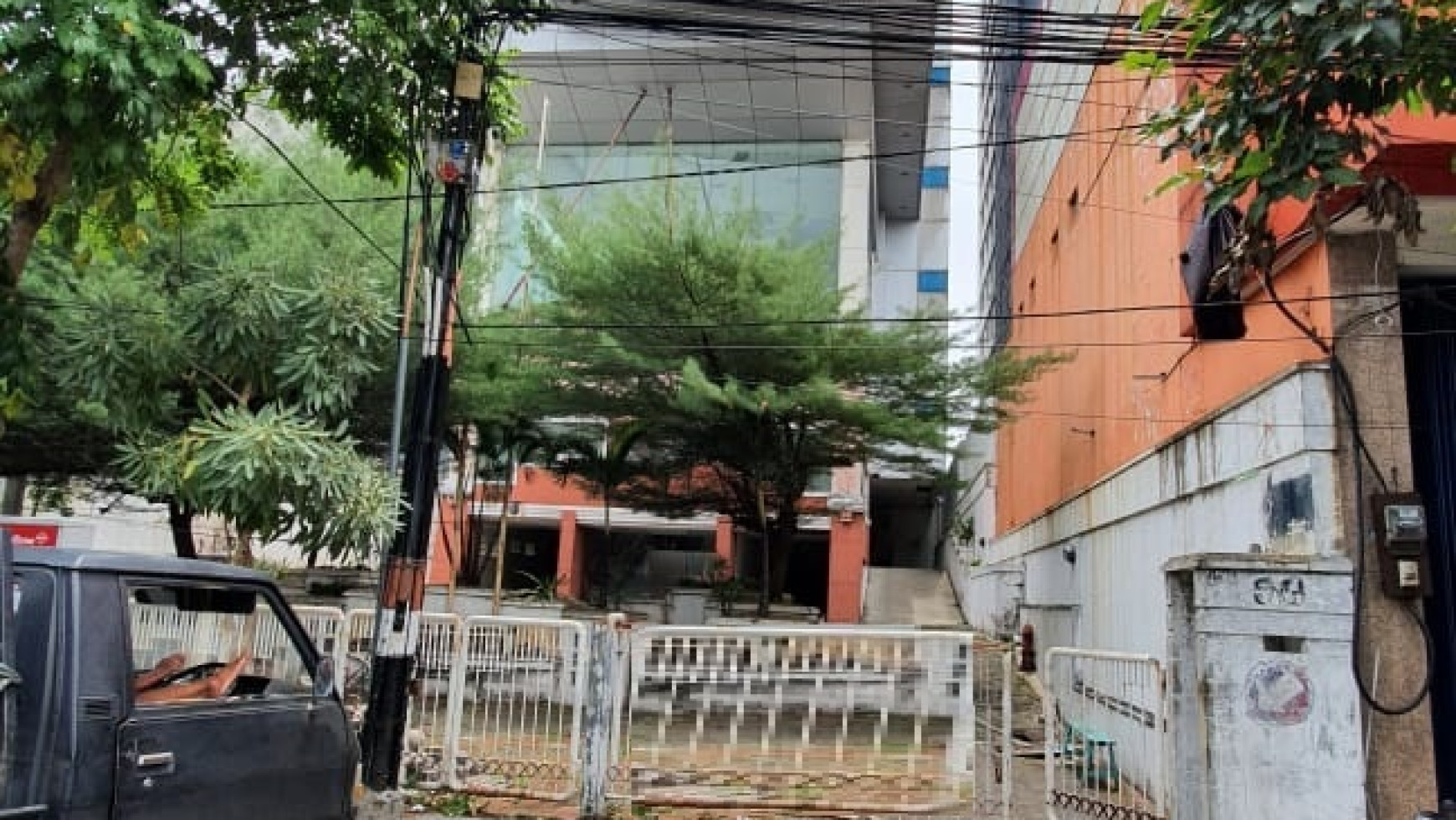 Dijual Gedung 10 lantai Pusat Kota di Jalan Kedungdoro Surabaya