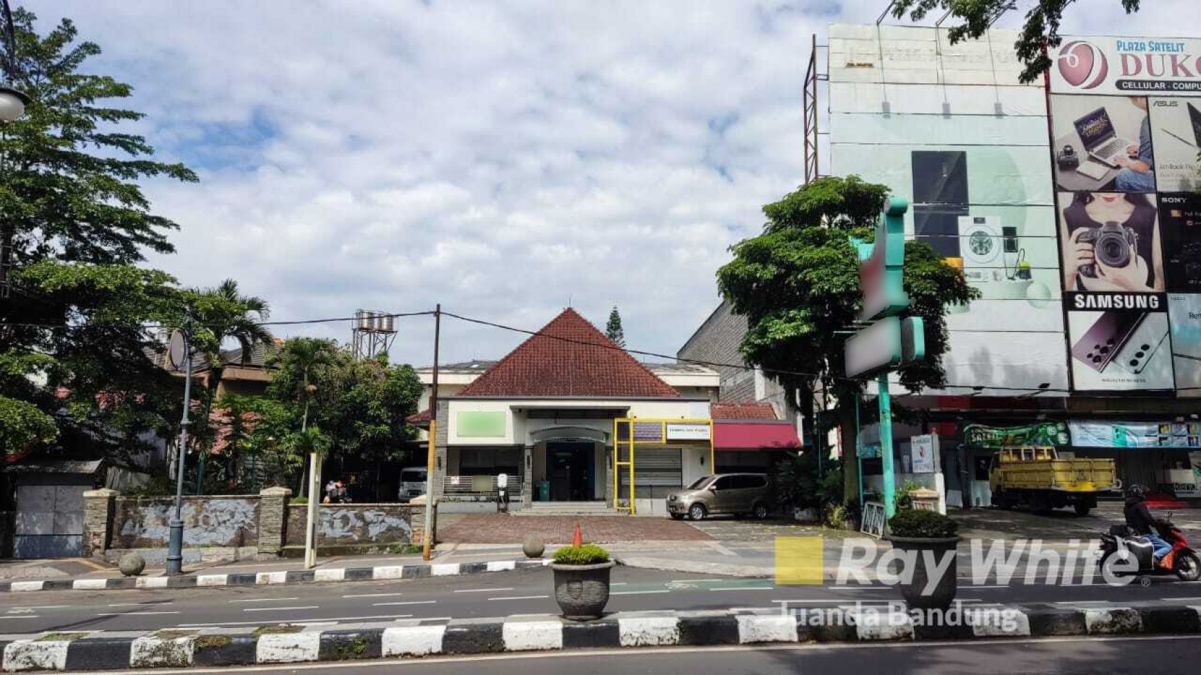 Mainroad Commercial ! Properti komersial  di Mainroad Dago jl IR H Juanda