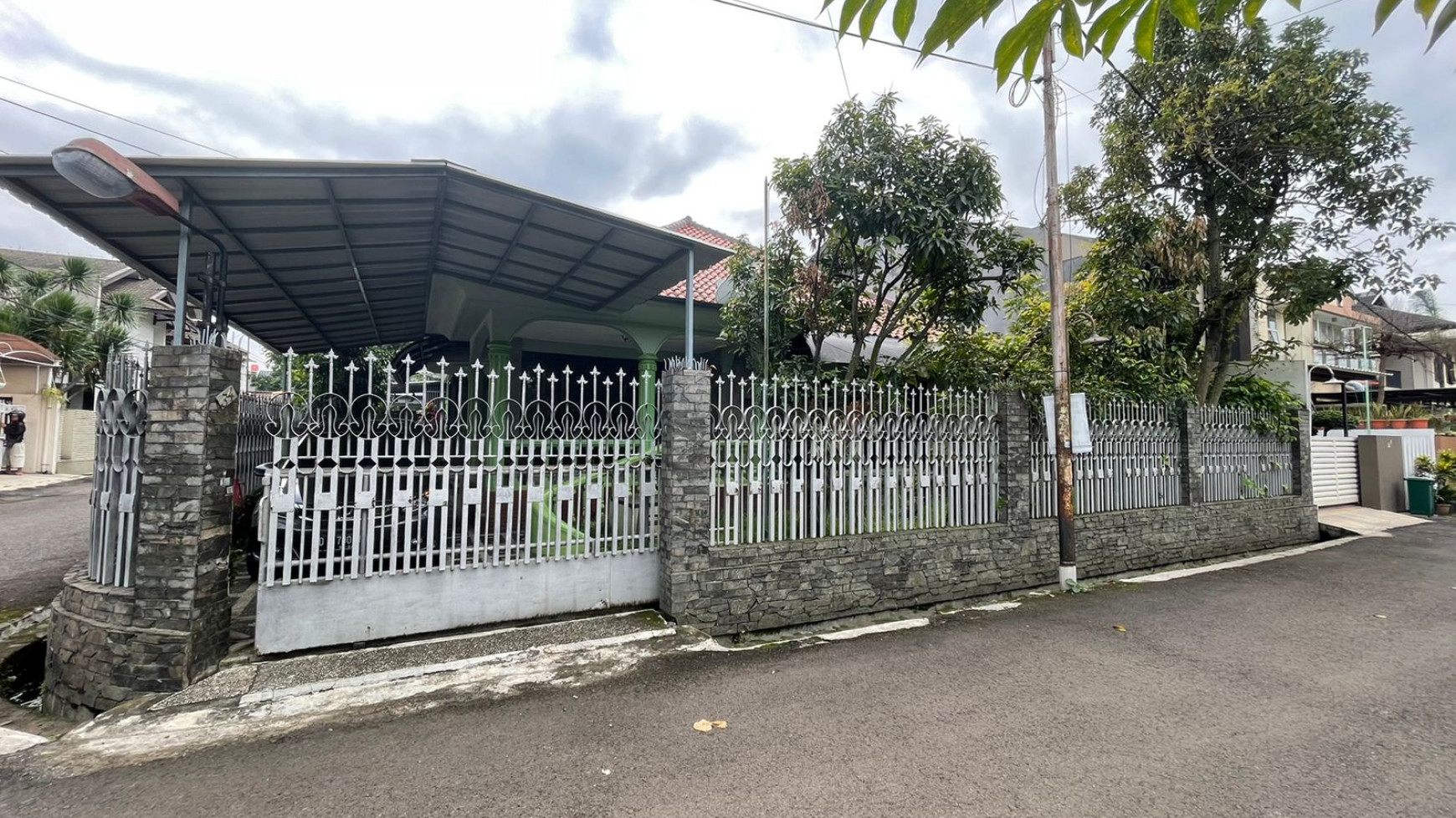 Rumah Minimalis Hoek di Situsari Wetan, Bandung Kota